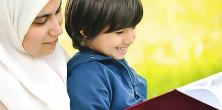 الأم المؤمنة والاحتضان الكامل للأبناء