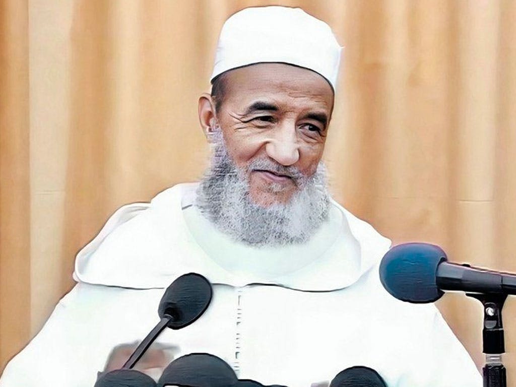 20 ماي 2000 | يعقد الإمام ندوة صحافية بعد رفع الحصار
